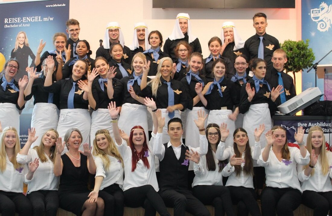 Wiesau. Großes Interesse an der “schönsten Branche der Welt”! Mit 43 neuen Schülerinnen und Schülern sind die beiden Einstiegsklassen der staatlichen Berufsfachschule für Hotel- und Tourismusmanagement gut besetzt. Damit bereiten sich im [&hellip;]