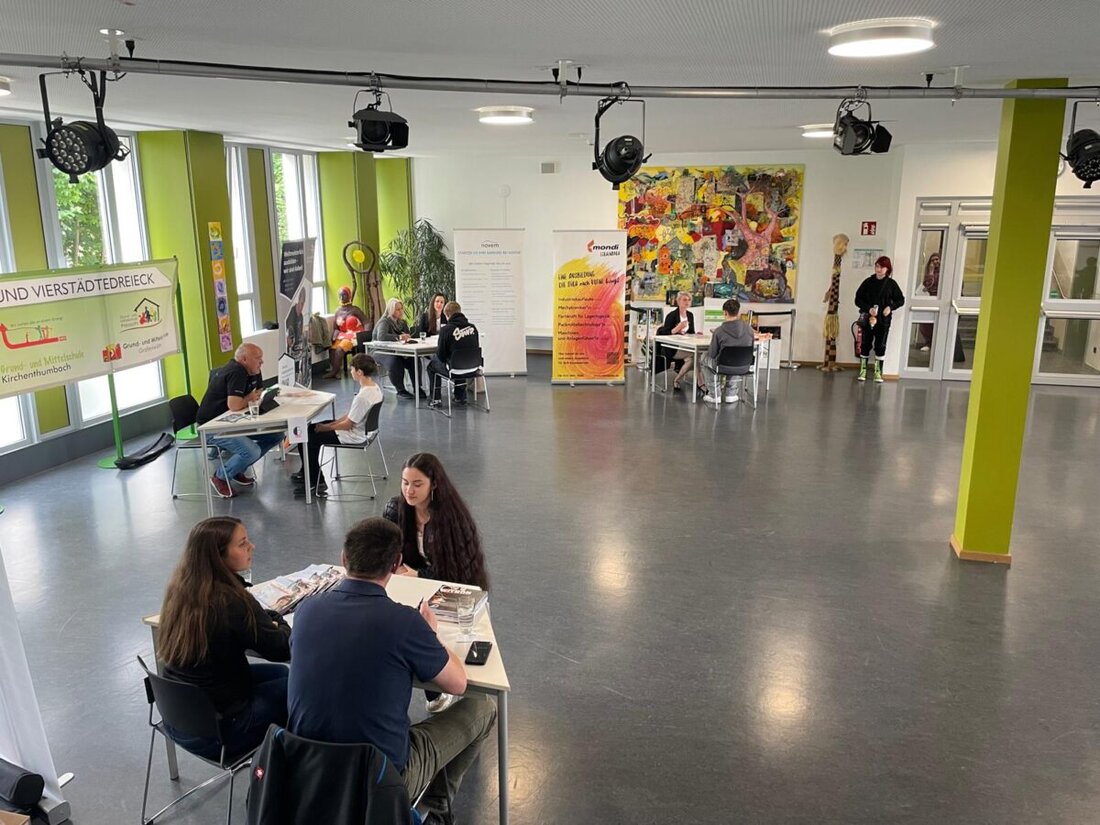 Grafenwöhr. Schüler der 9. Klasse hatten beim Berufswahl-Speed-Dating die Chance, sich Unternehmen aus der Region vorzustellen. Veranstaltung führte zu Gesprächen, Kontaktvermittlung und Kurzpraktika.