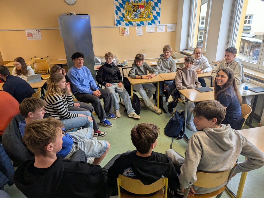 Neustadt/WN. An der Lobkowitz-Realschule in Neustadt fand ein erfolgreiches Berufswahlseminar statt. Insgesamt präsentierten sich 42 renommierte Firmen aus verschiedenen Ausbildungsrichtungen der näheren Umgebung vor den 147 Neuntklässlern.