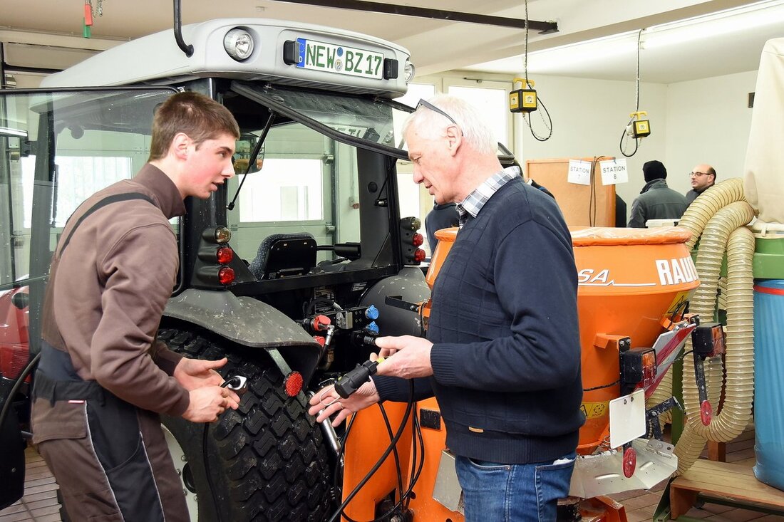 Neustadt/WN. „Bildung ist ein wesentlicher Erfolgsfaktor der Zukunft für den bäuerlichen Berufsstand. Die jungen Leute müssen fachlich auf der Höhe der Zeit sein“, sagte Josef Fütterer, Kreisobmann des Bayerischen Bauernverbandes, [&hellip;]