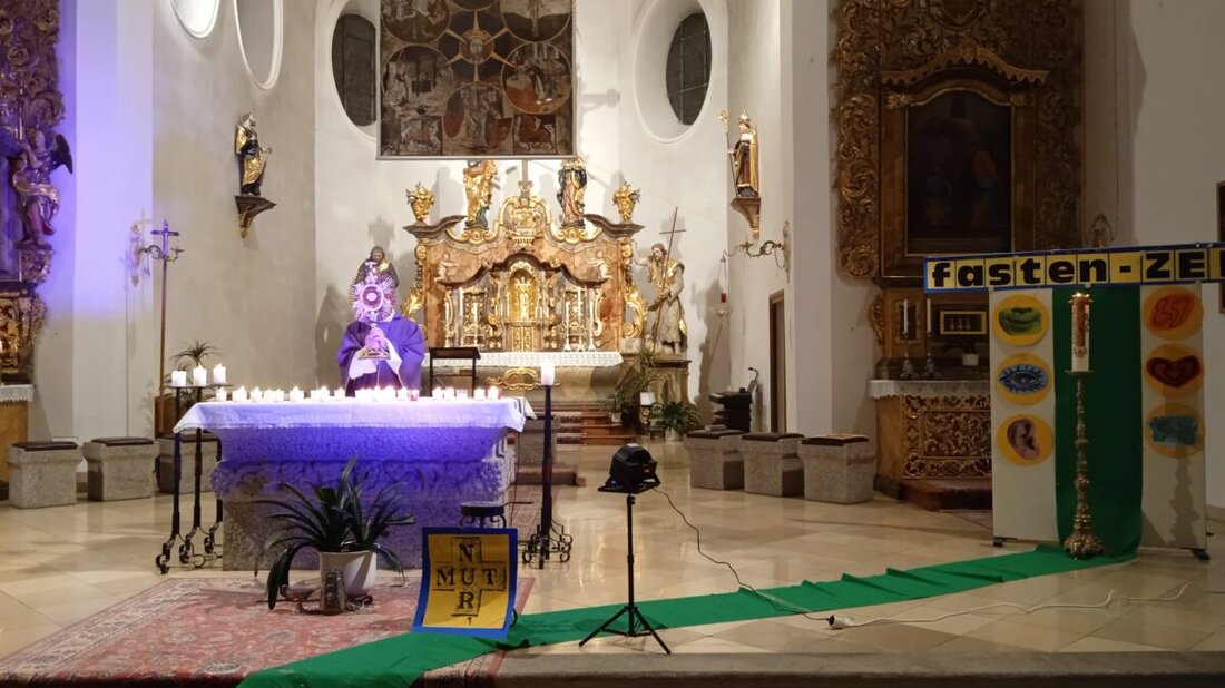 Floß. In der Pfarrkirche St. Johannes der Täufer feierten Gläubige mit Pfarrer Max Früchtl einen bewegenden Aschermittwoch. Aschenauflegung und Eucharistie standen im Fokus. Frauenbund und Männerverein gestalteten die Anbetung.