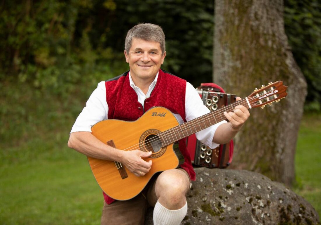 Schwandorf / OT Bubach a.d. Naab. Der Künstler Bäff Piendl bietet in Schwandorf OT Bubach, Landgasthof Koller, eine fesselnde Vorstellung mit dem Titel "Best of Bäff: Dou de net oi!", voller bayerischem Humor, Musik und Gstanzln. Tickets für das Ereignis am 22. November 2025 sind auf okticket.de erhältlich.