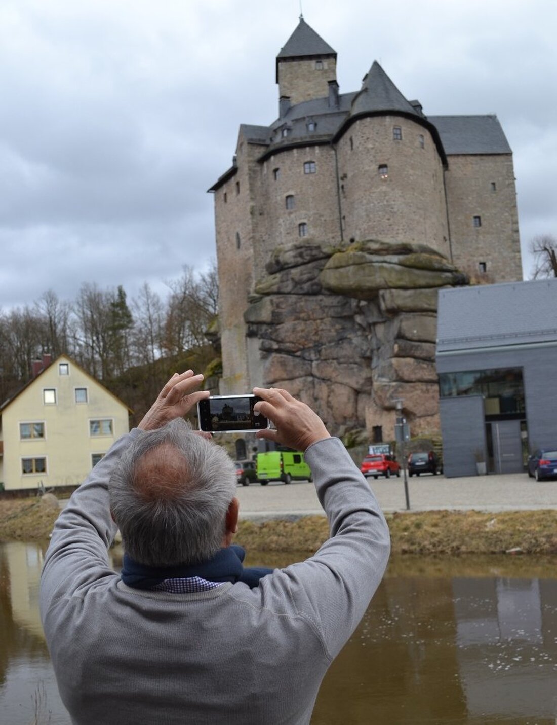 Falkenberg. Das Forum Falkenberg – Freunde der Burg hat Ärger mit einer Anliegerin. Nun sagte es bis auf weiteres alle Freiluftveranstaltungen ab. Ein Lärmschutzgutachten soll Klarheit bringen. Von Udo Fürst [&hellip;]