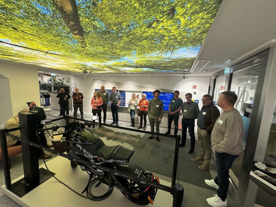 Amberg. Das Energiekompetenzzentrum der Stadtwerke begeistert eMitglieder des Vereins pro Su-Ro mit innovativen Lösungen zur Energie- und Wärmewende. Über 3.500 Interessierte haben das Zentrum bisher besucht, das umfassende Beratungsangebote und ein Vortragsprogramm bietet.