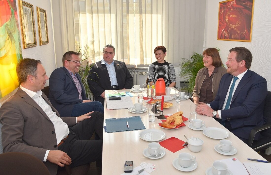 Weiden. Viel Ärger um eine Betriebsratwahl: Auf den „Hollerhöfen“ in Waldeck, einem bekannten Hotel- und Gaststättenbetrieb, wollten die Betriebsangehörigen einen Betriebsrat gründen. Daraufhin haben drei der Initiatoren von der Inhaberin [&hellip;]