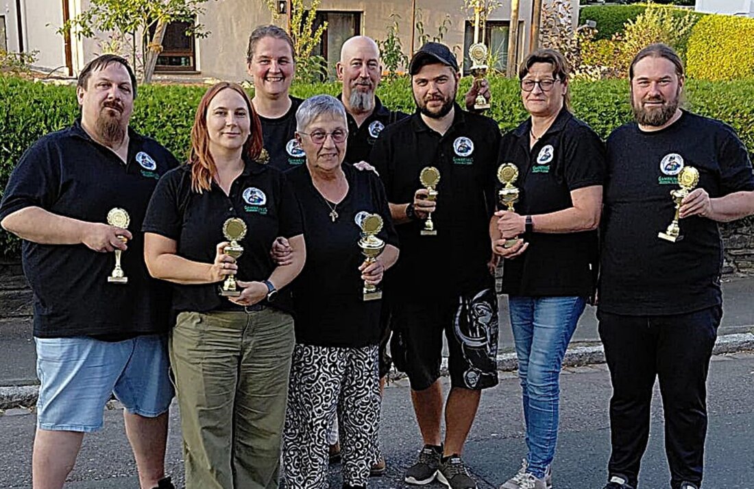 Markt Erlbach. Bei der 39. Oberpfalz-Franken-Schnupfmeisterschaft überzeugten die Schnupfer aus Latsch: Bettina Ochs wurde mit dem besten Einzelergebnis neue Meisterin, Latsch eins holte den zweiten, Latsch zwei den vierten Platz.