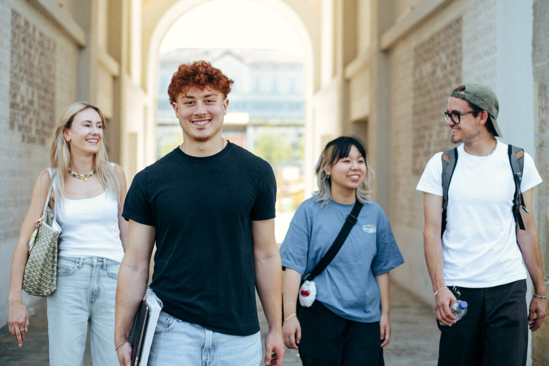 Amberg / Weiden. Wer praxisnah studieren und die Zukunft aktiv mitgestalten will, kann sich ab dem 15. November an der OTH Amberg-Weiden für über 50 Bachelor- und Masterstudiengänge bewerben. 