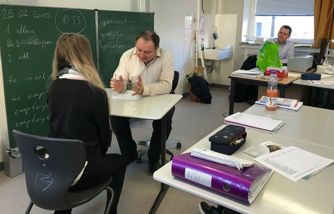 Weiden. Berufliche Orientierung wird in der Gustl-Lang-Wirtschaftsschule großgeschrieben. Über die vergangenen Monate hinweg lernten die Schüler im Unterricht was es heißt, einen Beruf zu wählen und worauf es bei der Bewerbung [&hellip;]