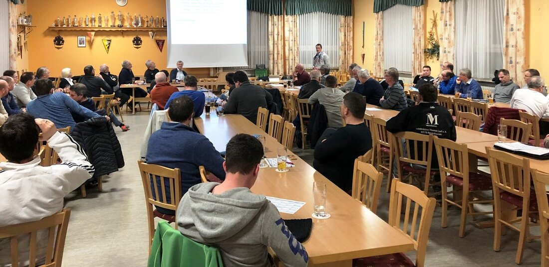 Weiden/Neustadt/WN/Tirschenreuth. Zur Wintertagung trafen sich Vertreter aller 32 oberpfälzer Bezirksligavereine im Sportheim des SC Katzdorf. Dabei ging’s um den Relegationsmodus, die Platzdisziplin und diesjährige Wettkämpfe, auf die sich die Fußballer [&hellip;]