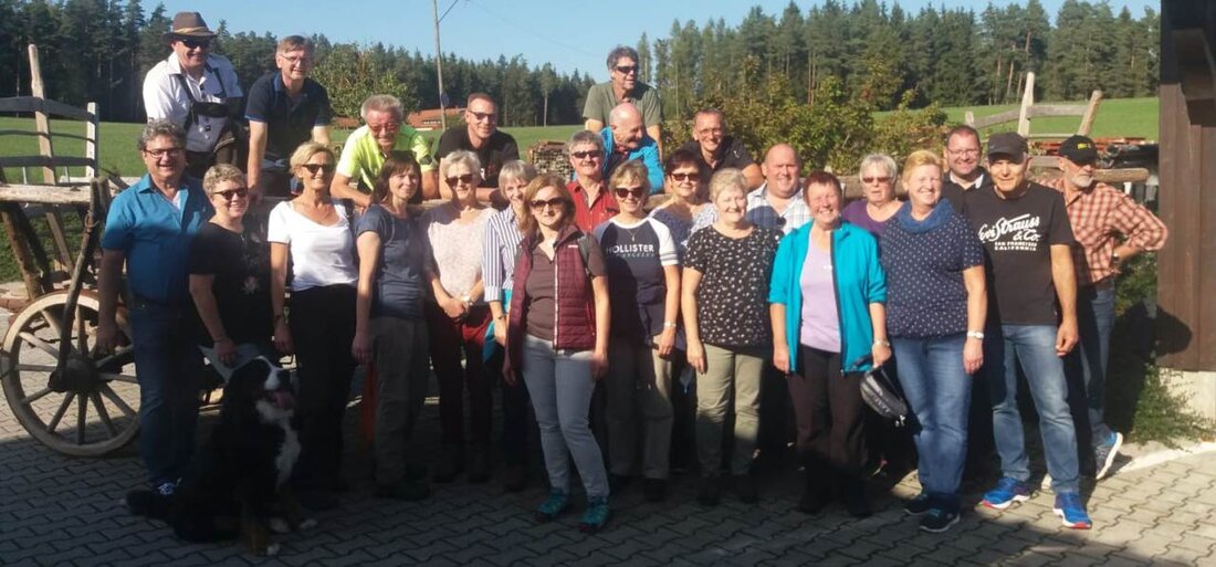 Pressath. Wandern und Bier bei herrlichem Wetter – gibt’s etwas besseres?  Mit einer Bierwanderung landet die SPD Pressath einen Volltreffer: Blauer Himmel, Sonnenschein und 37 Wanderer kommen beim Bürgermeister Hans [&hellip;]