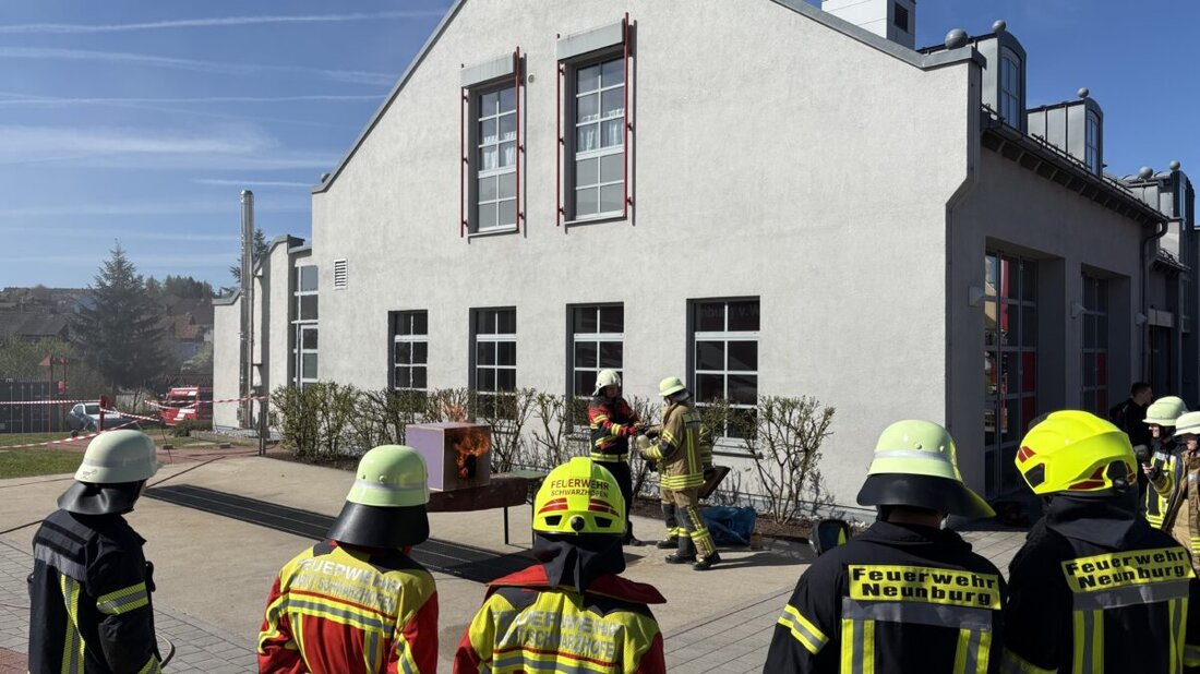 Schwandorf. Die Kreisbrandinspektion zieht für das erste Halbjahr Bilanz: 208 Kurseinheiten und 476 Lehrgangsteilnahmen, mit Schwerpunkt Atemschutz. Am 11. August traf sich das ehrenamtliche Team zur Planung des Programms 2027.