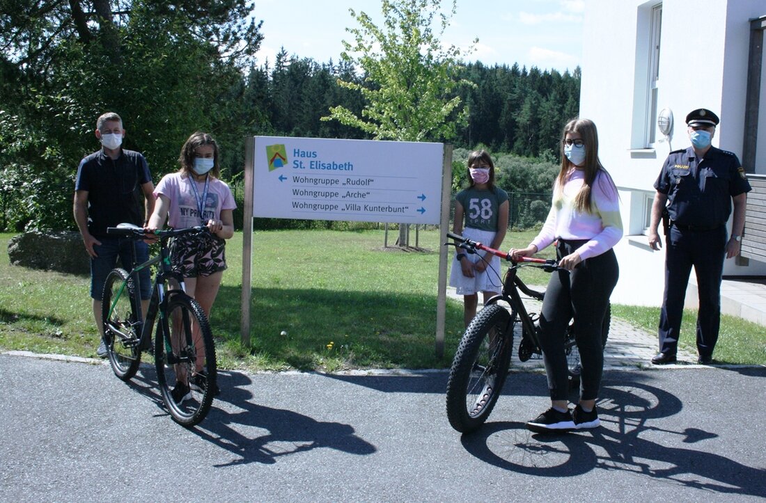 Neustadt/WN/Theisseil/Windischeschenbach. Im November letzten Jahres nahm die Polizei Fahrraddiebe fest und beschlagnahmte deren Beute. Zwei Räder wurden jetzt an das Kinderhaus St. Elisabeth inn Windischeschenbach gespendet. Ein Nachbar hatte die [&hellip;]
