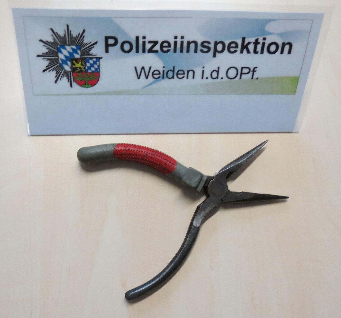 Weiden. Dass er bereits polizeibekannt ist, wurde einem Mann (25) aus Weiden zum Verhängnis. Als er gerade an einem Fahrrad hantierte, wurde eine Zivilstreife auf ihn aufmerksam und konnte schließlich [&hellip;]