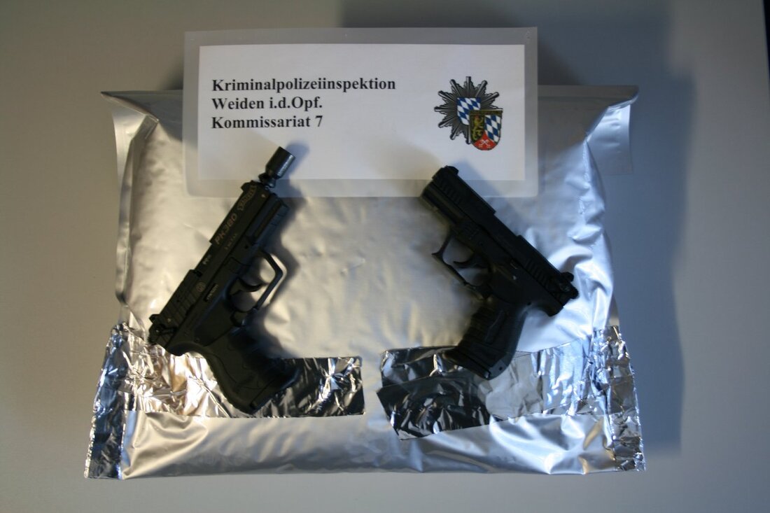 Weiden. Den Ermittlern der Weidener Kriminalpolizei ist es gelungen, einen Drogen-Dealer (27) festzunehmen. Bei der Durchsuchung der Wohnung fanden die Polizisten außerdem zwei Waffen.  Im Rahmen umfangreicher Ermittlungen im Betäubungsmittelmilieu [&hellip;]