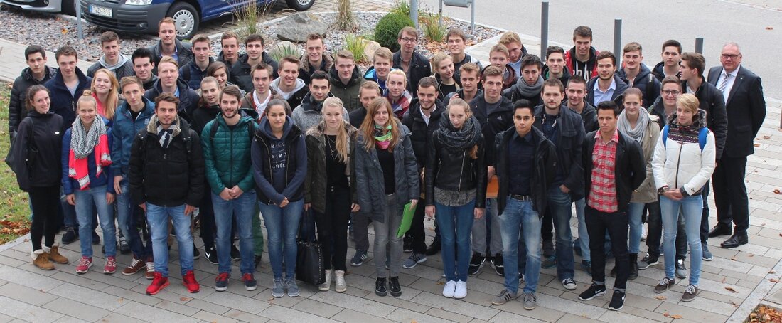 Nabburg/Regensburg. Praxisorientiert ist die Ausbildung für die Nachwuchskräfte der Bayerischen Polizei. Deshalb waren in diesen Tagen über 50 Beamte in Ausbildung (BiA) zu Besuch beim Polizeipräsidium Oberpfalz in Regensburg. Die [&hellip;]
