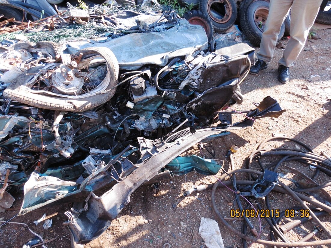 Tirschenreuth. Kurzen Prozess machte ein Autofahrer mit seinem Mercedes CLK 200 nach einem Verkehrsunfall mit erheblichen Fremdschaden. Der Wagen wurde einfach nach dem Unfall in die Schrottpresse verfrachtet. Übrig blieb nur [&hellip;]