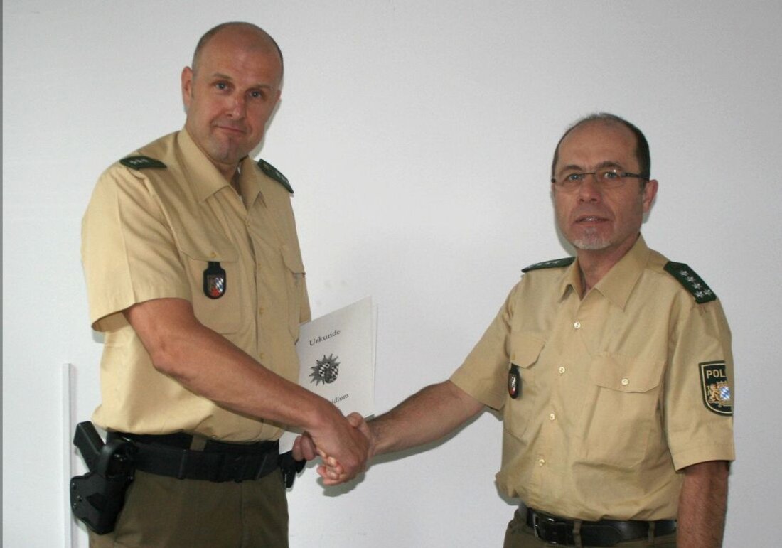 Neustadt/WN. Eine erfreuliche Nachricht erreichte kürzlich den Leiter der Polizeiinspektion Neustadt/WN, Ersten Polizeihauptkommissar Werner Hanauer. So wurde ihm die Ernennungsurkunde für einen seiner vier Dienstgruppenleiter vom Polizeipräsidium Oberpfalz aus Regensburg übersandt. [&hellip;]