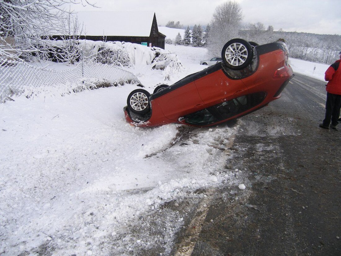 Neustadt/WN. Der Wintereinbruch hat, wie in Eschenbach und Tirschenreuth, auch im Bereich der Neustädter Polizei für einige Verkehrsunfälle gesorgt. Während viele Verkehrsteilnehmer sich den winterlichen Straßenverhältnissen anpassten gab es doch [&hellip;]
