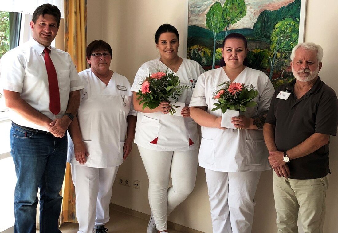 Weiden. Die Auszubildenden Teresa Graßl und Janet Stöcker aus dem BRK Wohn- und Pflegeheim Weiden haben beide nach dreijähriger Ausbildung in der BRK-Berufsfachschule für Altenpflege in Neustadt/WN ihr Examen mit [&hellip;]