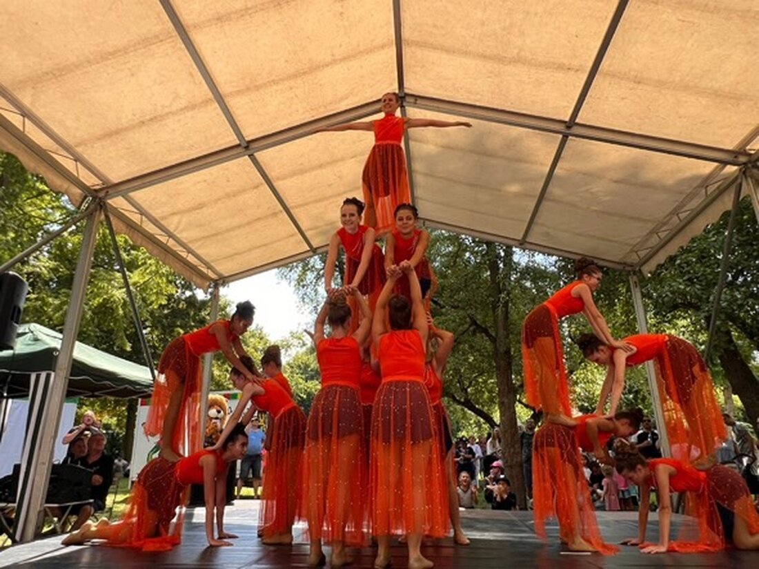 Weiden. Das Wetter perfekt, das Kinderbürgerfest in vollem Gange und was darf dabei nicht fehlen? Showtanzeinlagen von Vereinen. Auch Dance Unlimited begeisterte mit einem vielseitigen Programm.
