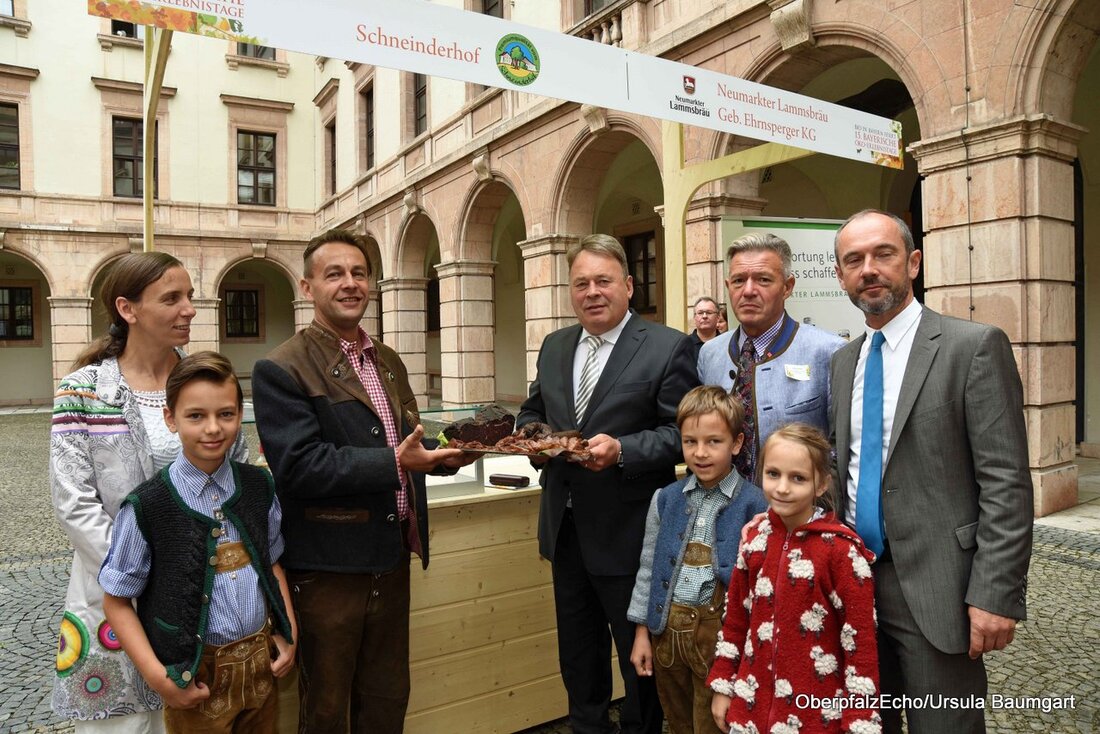 München/Vohenstrauß. Ein Minister, ein Landesvorsitzender sowie ein festlicher Empfang im Ministerium und mittendrin die Familie Ram vom Schneinderhof bei Vohenstrauß. Zur Eröffnung der 15. Bayerischen Öko-Erlebnistage in München lud Landwirtschaftsminister [&hellip;]