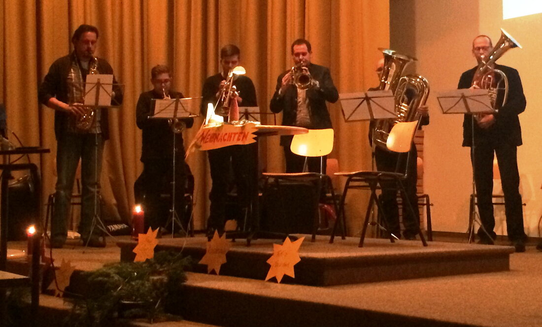 Weiden. Am 22.12.2016 lud die Gust-Lang-Schule die Schülerinnen und Schüler der 7. und 8. Klassen zur alljährlichen vorweihnachtlichen Besinnung ein. Den Gästen sollte der Abend die Möglichkeit bieten, vom vorweihnachtlichen Trubel [&hellip;]