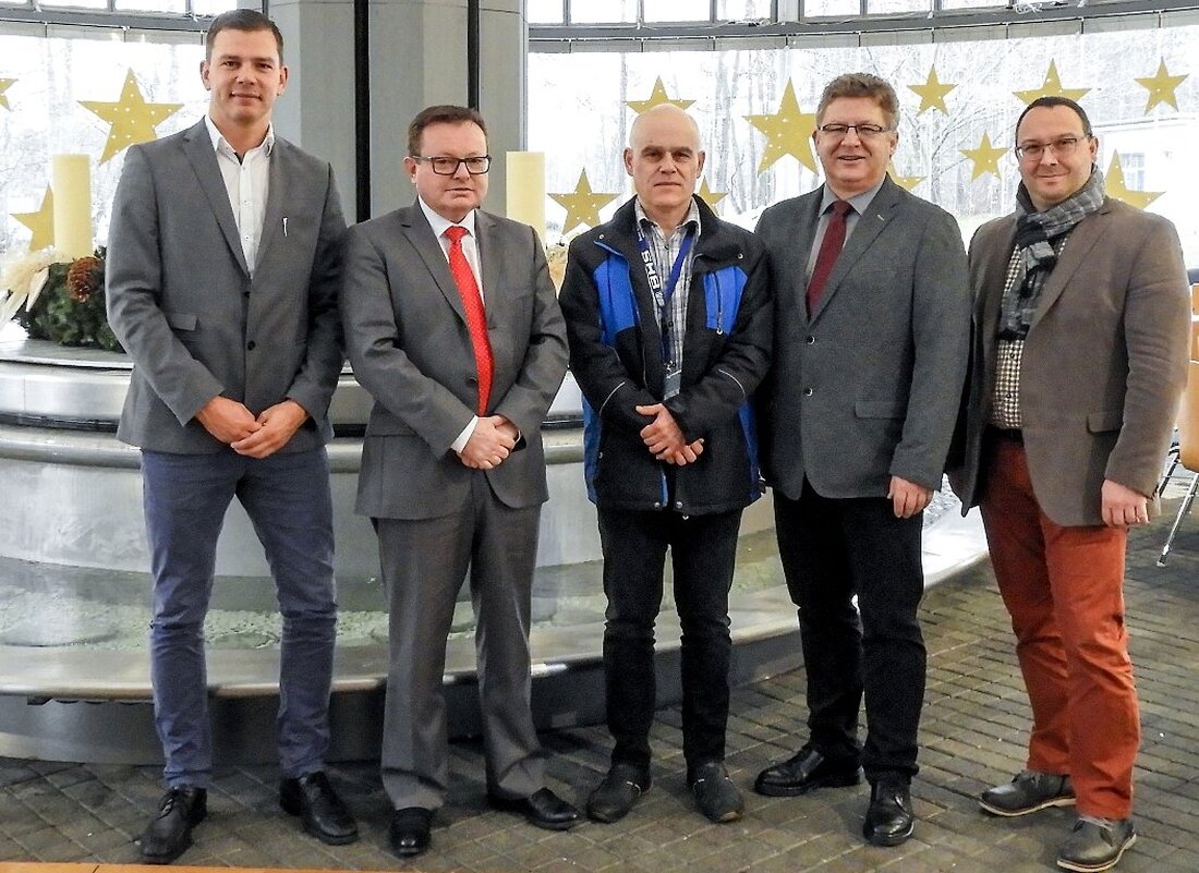 Weiherhammer. Gemeinsam für die Oberpfalz. Das ist das Motto im kommenden Jahr von der Realschule Kemnath und dem Überbetrieblichen Bildungszentrum in Ostbayern.  Mit einer Unterschrift beginnt ein neues Netzwerk zwischen Schulen [&hellip;]