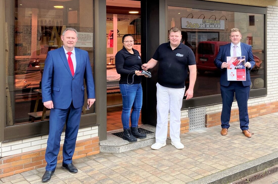 Michelfeld. Die Kunden der Vereinigte Sparkassen Eschenbach i.d.OPf. Neustadt a.d.Waldnaab Vohenstrauß können sich ab sofort mit Bargeld in der Metzgerei Humsberger in Michelfeld versorgen. Dem Wunsch der Bevölkerung in Michelfeld [&hellip;]