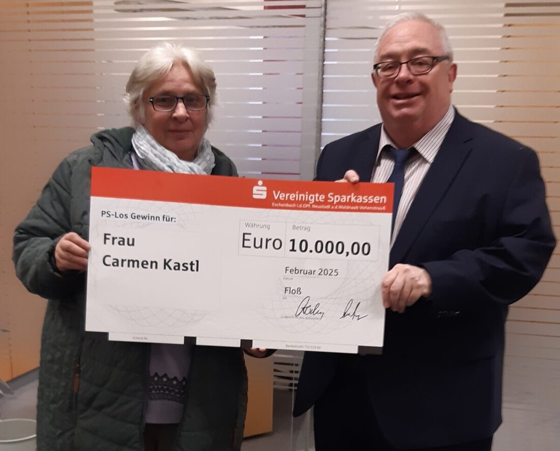 Floß. Carmen Kastl gewinnt 10.000 Euro beim PS Sparen & Gewinnen der Vereinigten Sparkassen Eschenbach, Neustadt, Vohenstrauß.