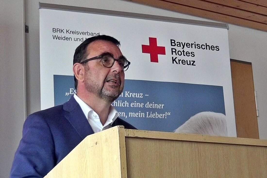 Weiden. Bayerns Gesundheitsminister Klaus Holetschek hat dem Weidener Impfzentrum einen Besuch abgestattet und berichtet, wie Bayern die Impfquote in den nächsten Wochen steigern will. 