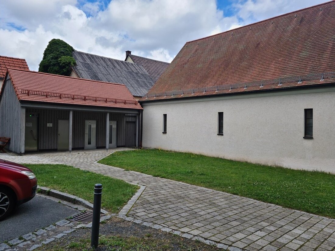 Grafenwöhr. Viel los mit dem sich der Stadtrat beschäftigt: Es geht um Bäume in Straßenbereichen, einen Unfall beim Josephstal und Abfall im Stadtpark - und der Stadtrat will einen Punkt abhaken, den er schon seit über einem Jahr aufschiebt. 