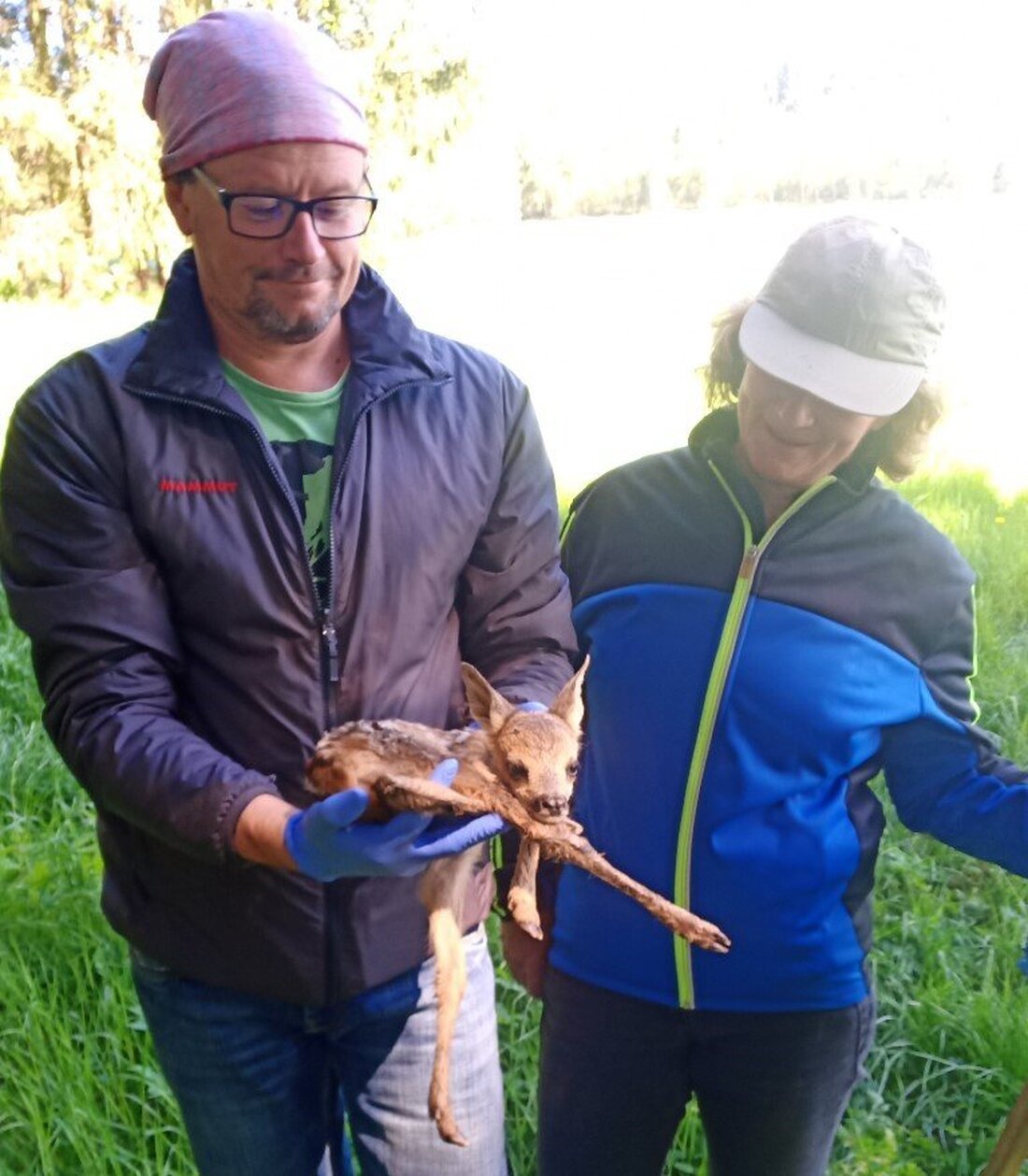 Lerau. Ein Tag unterwegs mit den Rehkitz-Rettern! Wie die Wildsucher kleine Bambis retten. 