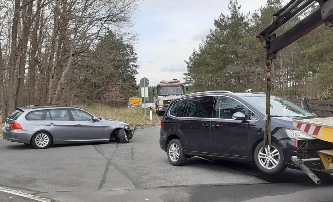 Hütten. Ein kurzer Moment der Unaufmerksamkeit, schon hat es bei Hütten gekracht. Zum Glück ist der Unfall glimpflich ausgegangen, wenn auch mit enormen Blechschaden. 