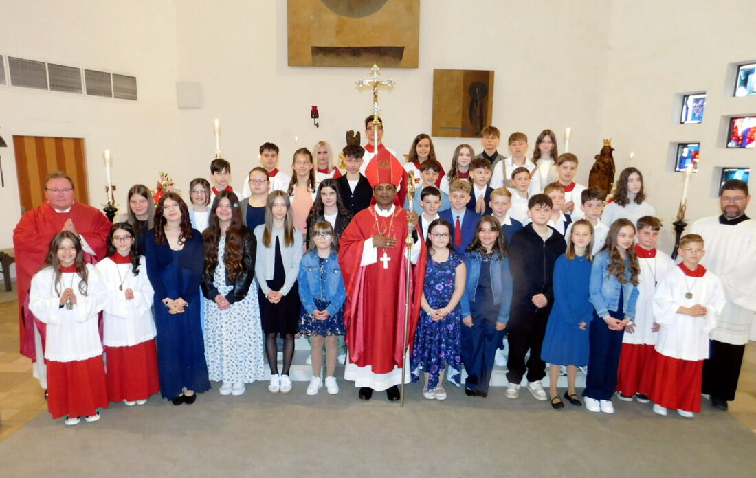 Kirchenlaibach/Mockersdorf. Bischof Sahaya Thatheus Thomas spendete 38 Firmlingen aus der Pfarreiengemeinschaft das Sakrament der Firmung. Die Feier in der Dreifaltigkeitskirche berührte viele und stärkte den Glauben in unsicheren Zeiten.