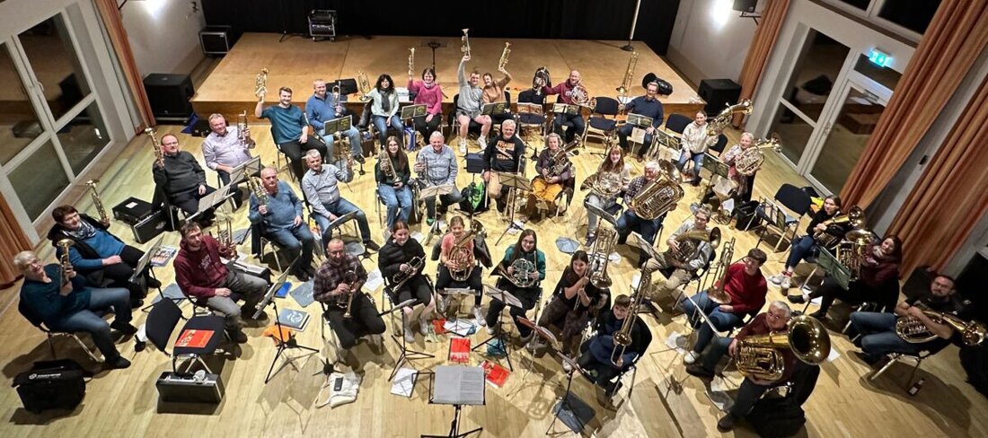 Floß. Der evangelische Posaunenchor aus Floß stärkte seine 34-jährige Freundschaft mit dem Partnerchor in Forchheim/Sachsen durch ein gemeinsames Probenwochenende. 21 Mitglieder, inklusive fünf Jungbläsern, nahmen teil und nutzten auch die Freizeit für Klettern und eine Stollenführung.