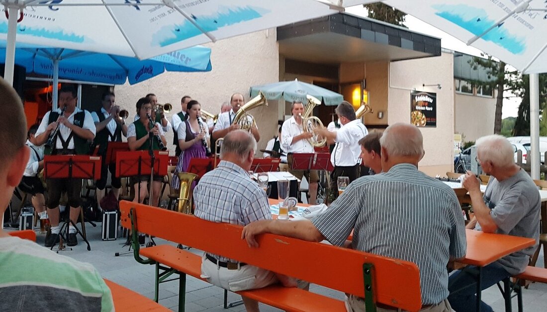 Oberwildenau. Was gibt es schöneres, ein Traumwetter am frühen Abend, einen gemütlichen Biergarten mit bester Bewirtung und wenn dazu noch die Musik spielt. Dann kann man sagen, die Welt ist in [&hellip;]