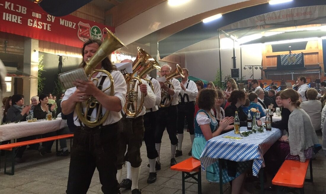 Thanhausen/Neuhaus/Wurz. Am Samstag ist wieder einiges los in der Wurzer O’Schnitt-Halle: Denn bereits zum dritten Mal findet dort der Böhmische Abend statt. Auch die Neuhauser Boum und die Blaskapelle Thanhausen sind [&hellip;]