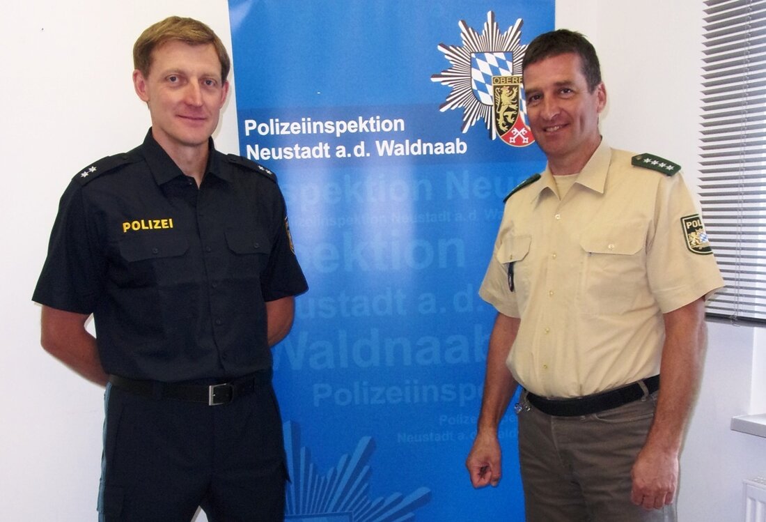 Neustadt/WN. Auch vorm Landkreis Neustadt/WN macht die “blaue Welle” keinen Halt. Die Neustädter Polizei ist ab heute blau unterwegs. An die neuen Uniformen und die Farbe können sich Polizisten und [&hellip;]