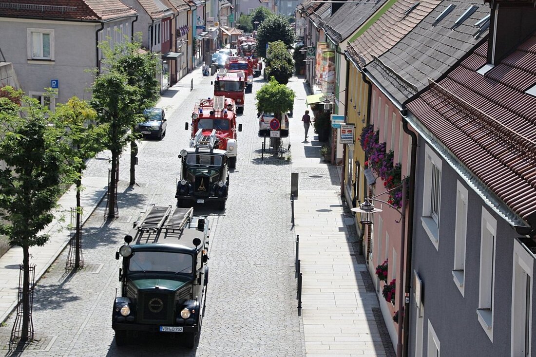 Windischeschenbach/Grafenwöhr. Viele Gäste des Neuhauser Autohofes staunten am Samstagmittag nicht schlecht, als über 20 Historische Feuerwehr Fahrzeuge den Parkplatz säumten. Von Jürgen Masching Die Historische Feuerwehr Windischeschenbach hatte zu einer [&hellip;]