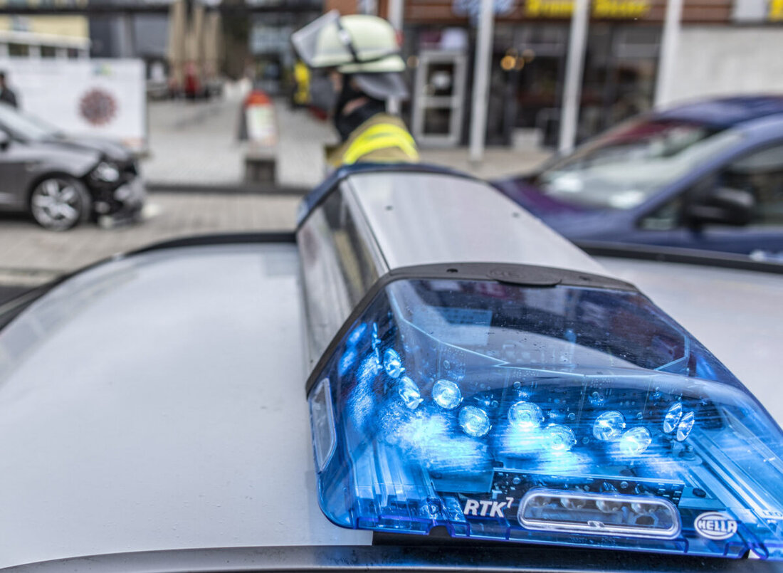 Pullenreuth. Heute am frühen Morgen, gegen 05:30 Uhr, kam es auf der Staatsstraße 2177, Höhe Dreihäuser zu zwei Verkehrsunfällen mit insgesamt vier leichtverletzten Personen.