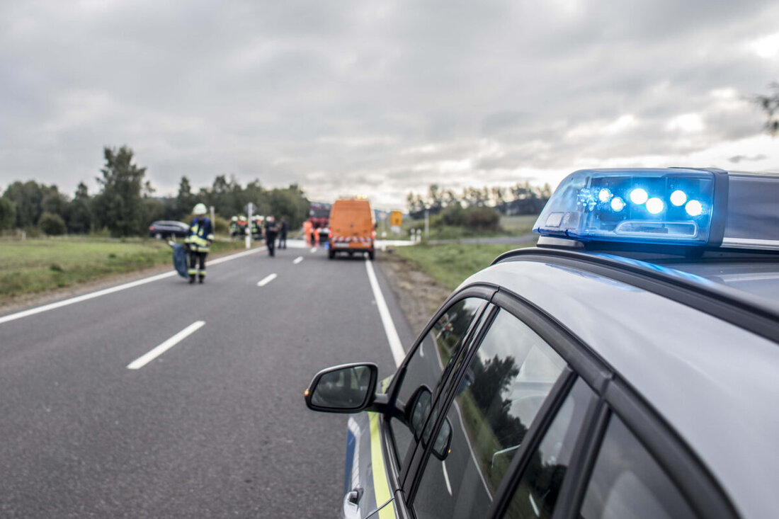 Weiden. Bei einem Unfall an der Ampel der Süd-Ost-Tangente/Auffahrt zur Autobahn A93 wurden zwei Auto-Fahrer leicht verletzt, Schaden ca. 10.000 €. Zeugen werden zur Klärung der Schuldfrage gesucht.