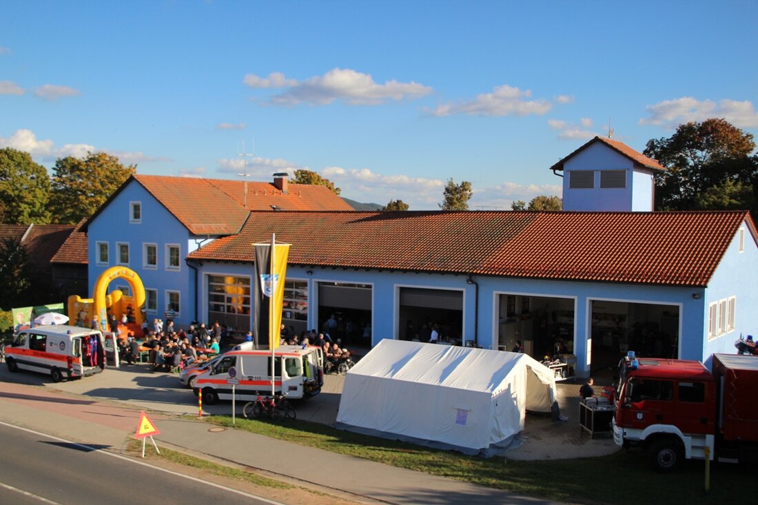 Pressath. Beim Fest zum Blaulichttag der Freiwilligen Feuerwehr Pressath war die Bude voll! Erster Vorstand Rudolf Deglmann war begeistert vom Zuspruch aus der Bevölkerung.  Wie jedes Jahr feierte die Feuerwehr [&hellip;]