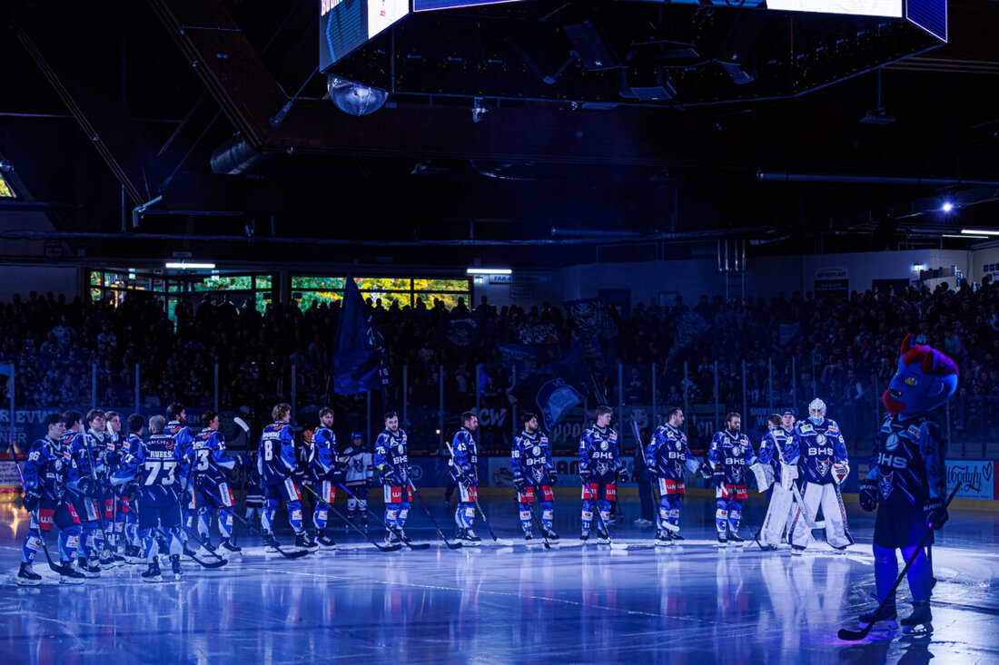 Weiden. Tumulte beim Spiel der Blue Devils gegen die Lausitzer Füchse. Der Verein verurteilt Gewalt. Die Fans danken den Helfern und fordern: strengere Einlasskontrollen.
