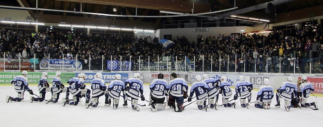 Altenstadt/WN. So nah kommt man den Blue Devils Weiden selten: Der Fanstammtisch gibt die Möglichkeit Spieler, Trainer und Mannschaft ganz persönlich kennen zu lernen.  Der Fanstammtisch der Blue Devils Weiden [&hellip;]