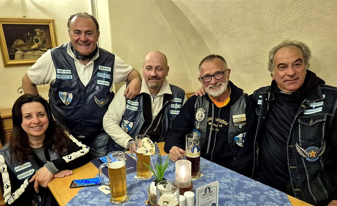 Weiden. Die Blue Knights Italy besuchten die Blue Knights Germany VII in Weiden als Zeichen der Freundschaft und des internationalen Austauschs. Sie genossen die Altstadt, unternahmen eine Motorradtour und planten einen Gegenbesuch.