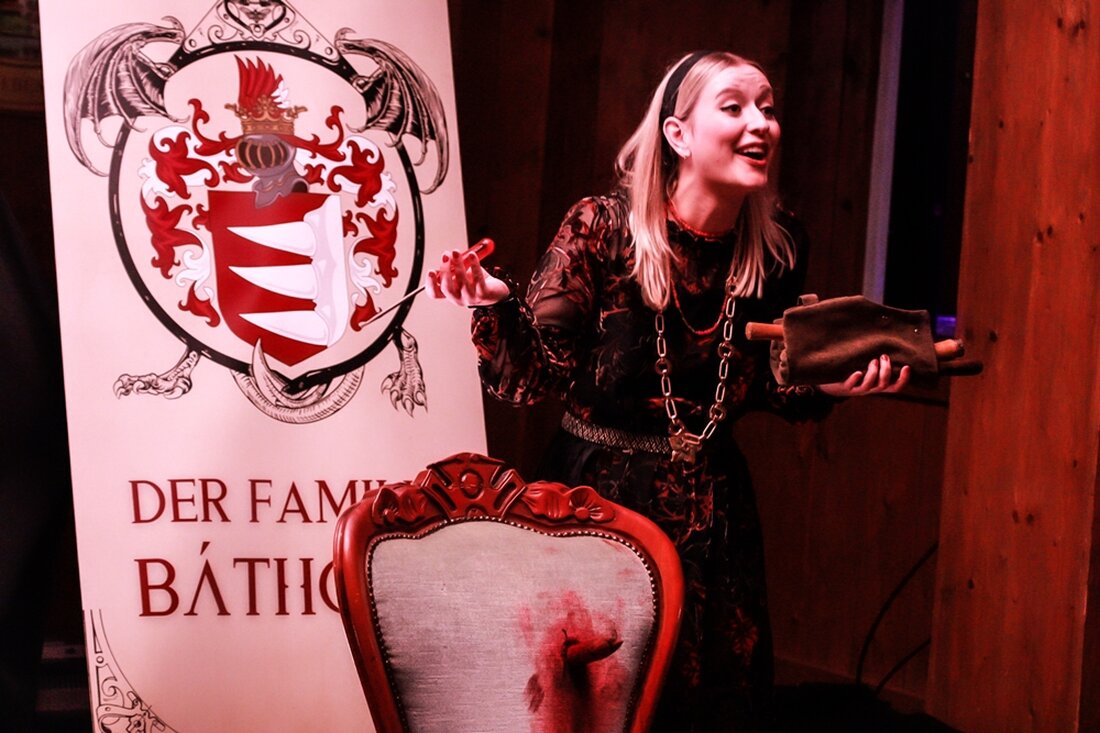 Oberviechtach. Das OVIGO Theater begeisterte beim Krimidinner „Das Geheimnis der Blutgräfin“ mit Spiel im Publikum und einem überraschenden Finale. Wegen hoher Nachfrage gibt es Termine am 23. Oktober und 27. November.