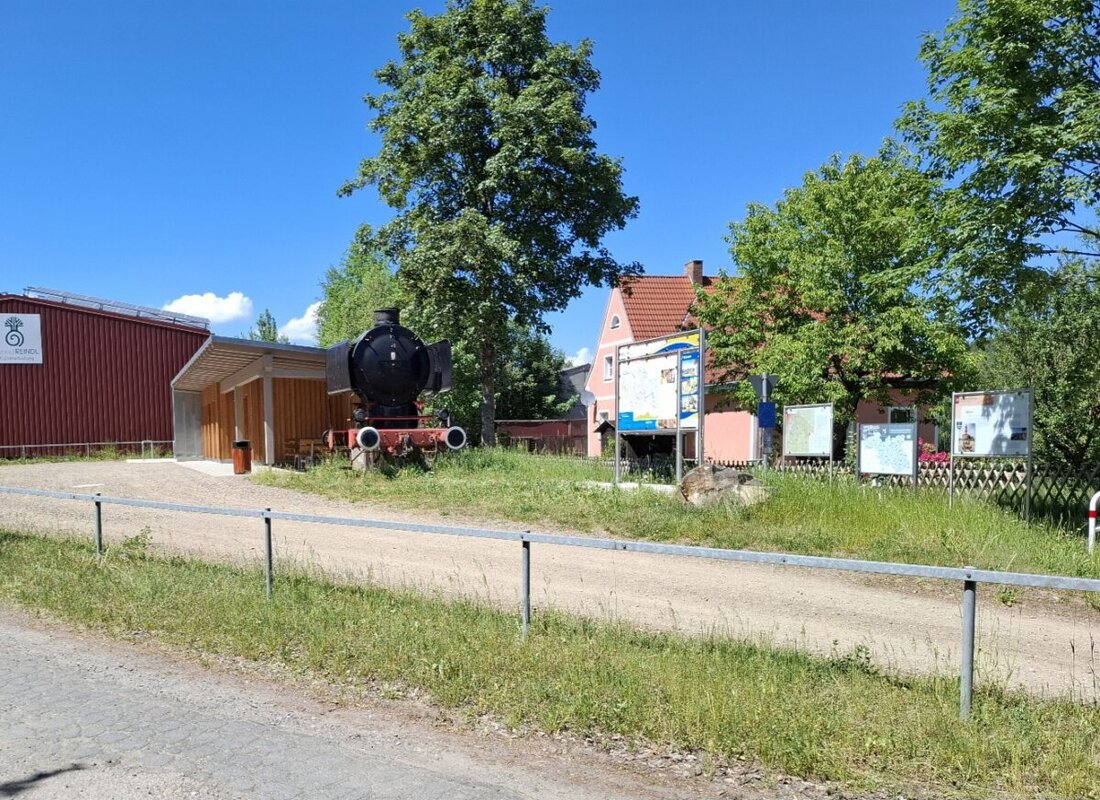 Eslarn. Am Samstag, 11. Juli, lädt der CSU-Ortsverband ab elf Uhr erstmals zum Bocklfest am ehemaligen Bahnhof ein; es erinnert an Bahntradition und Bocklradweg. Musik und Schmankerl begleiten den Tag bis 22 Uhr.