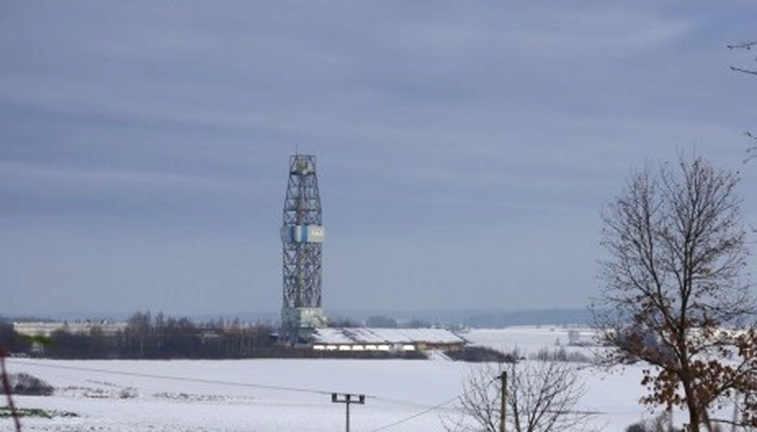 Windischeschenbach. Ab 17 Uhr lohnt sich heute ein Blick in Richtung Oberpfälzer Wald: Der mit 83 Metern höchste Landbohrturm der Welt mit dem darunter liegenden tiefsten, offenen Bohrloch der Welt [&hellip;]