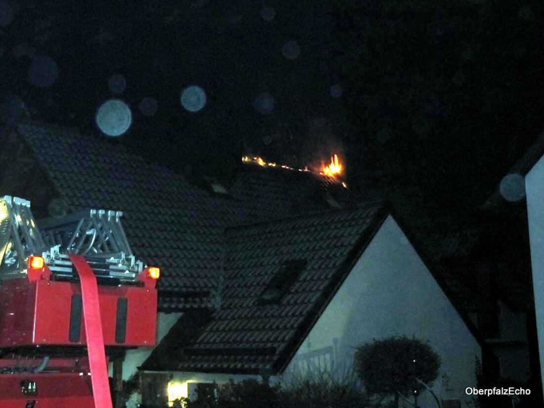 Neustadt/WN. Die Eigentümer des Zweifamilienhauses am Mühlbergweg hatten sich in ihrer Wohnung im ersten Stock am Morgen des Neujahrstages bereits Schlafen gelegt. Gegen 2.40 Uhr läutete es Sturm. Die Nachbarn [&hellip;]