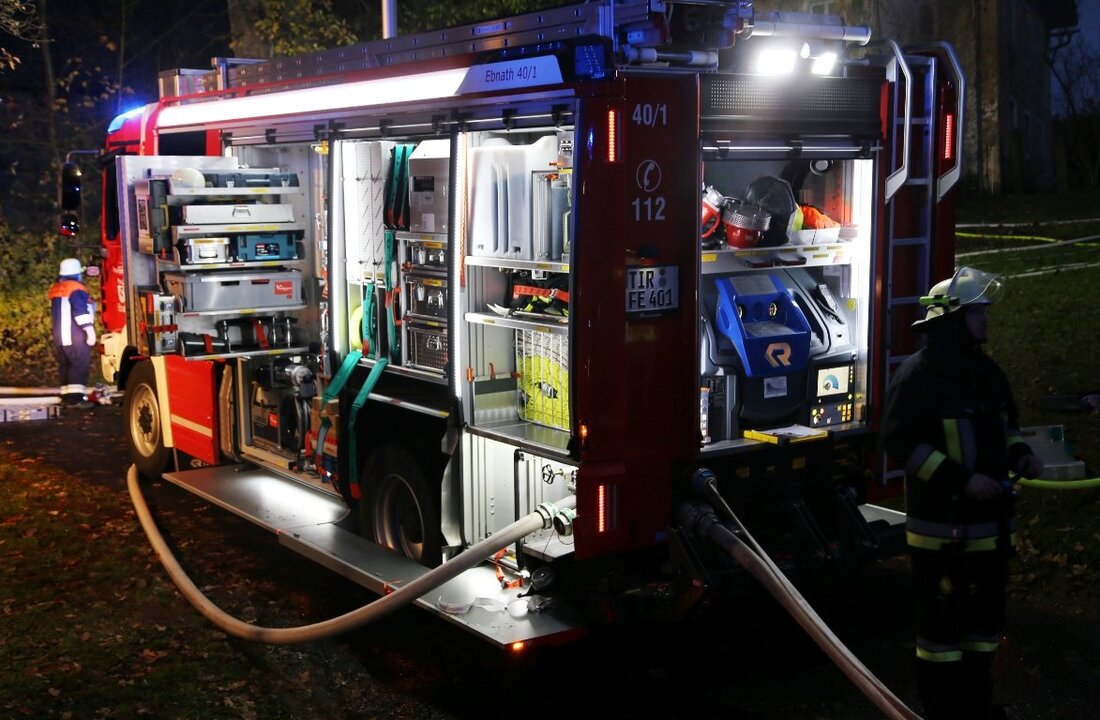 Weiden. Ein Feuermelder ruft Polizei und Feuerwehr auf den Plan – wie sich herausstellt, ein Fehlalarm.  Eine Frau (26) schreckt ein pfeifendes Geräusch auf: In der Nachbarwohnung geht Montagnachmittag der [&hellip;]